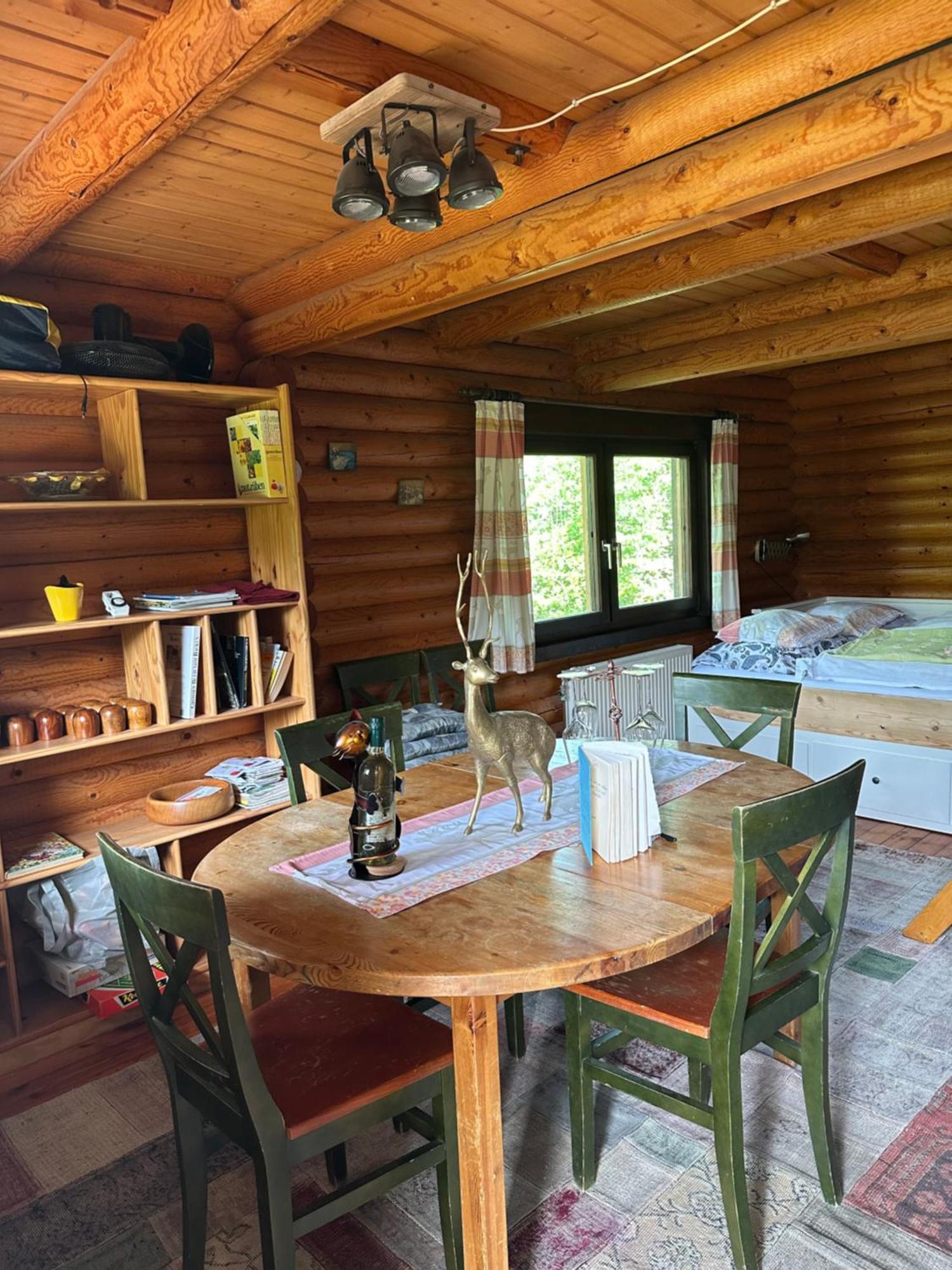 Gemuetliche Blockhuette In Wiennaehe Zofing Bagian luar foto