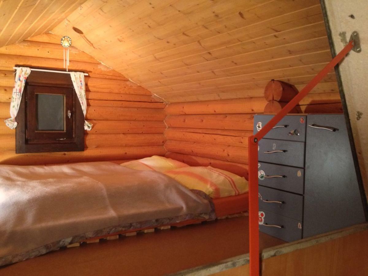Gemuetliche Blockhuette In Wiennaehe Zofing Bagian luar foto